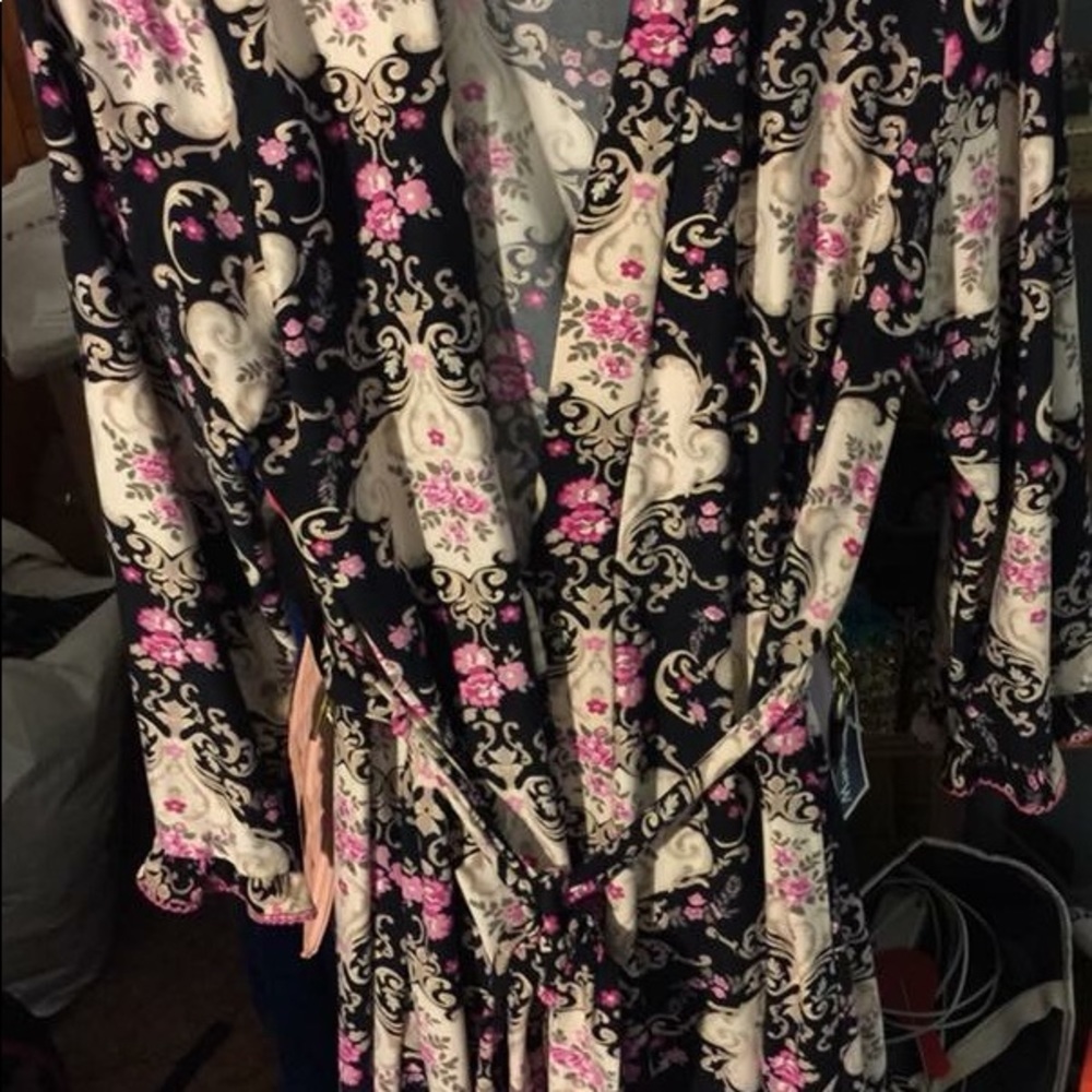 Robes - Picture 2 of 4